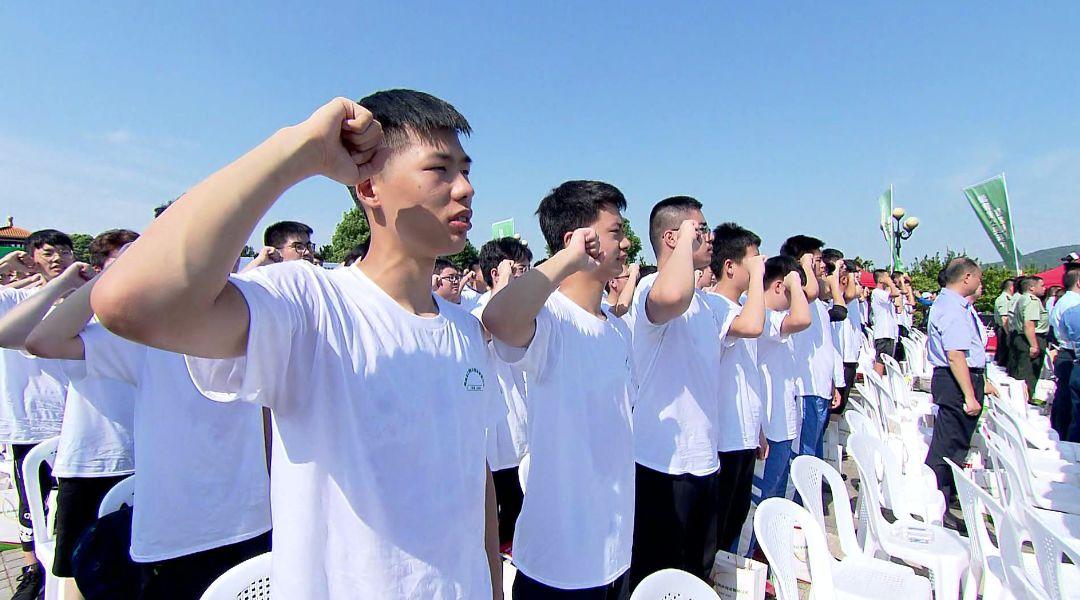 兵役登記證上大學一定要嗎？詳解兵役登記與大學入學要求，關(guān)于兵役登記證與大學入學要求的詳解，是否上大學必須持有兵役登記證？