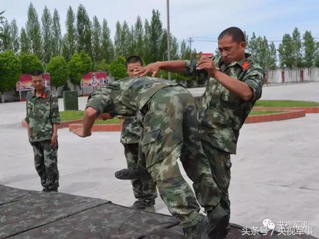 當(dāng)兵可以談戀愛嗎？——深度解析軍營戀愛現(xiàn)象，軍營戀愛現(xiàn)象，解析士兵能否談戀愛的多維度視角