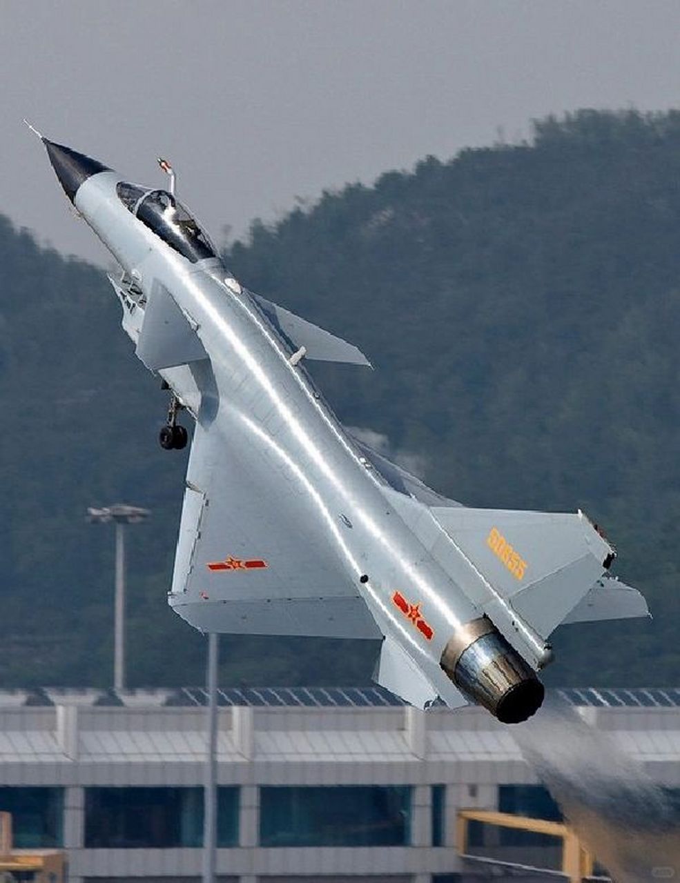 殲-10戰(zhàn)斗機(jī)是幾代機(jī)？全面解析中國(guó)空軍的主力戰(zhàn)機(jī)，中國(guó)空軍主力戰(zhàn)機(jī)殲-10戰(zhàn)斗機(jī)的全面解析，幾代機(jī)？