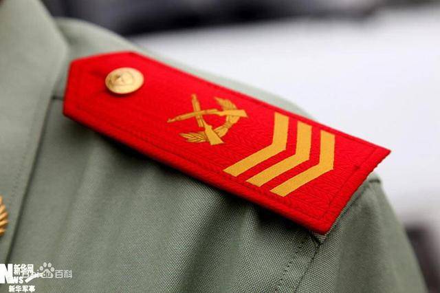 解析軍士長(zhǎng)與士官長(zhǎng)的差異，職責(zé)、權(quán)利及地位的對(duì)比，解析軍士長(zhǎng)與士官長(zhǎng)的職責(zé)、權(quán)利與地位差異對(duì)比