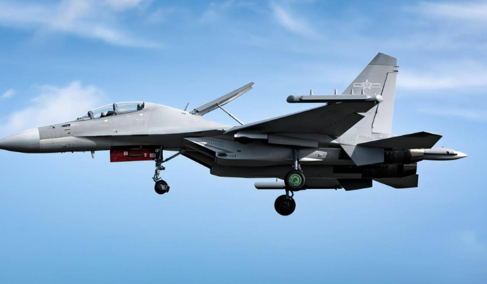 殲-16，中國(guó)航空工業(yè)的杰出代表，揭秘其屬于第幾代戰(zhàn)機(jī)，揭秘殲-16，中國(guó)航空工業(yè)杰出代表，究竟屬于第幾代戰(zhàn)機(jī)？