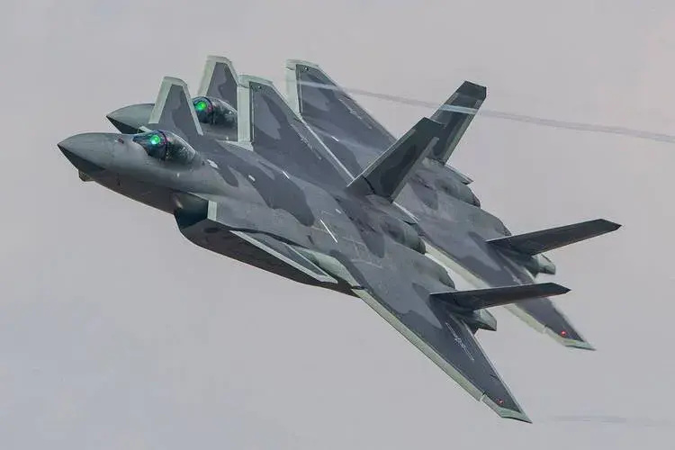 殲-20戰(zhàn)斗機(jī)簡(jiǎn)筆畫教程與解析，殲-20戰(zhàn)斗機(jī)簡(jiǎn)筆畫教程詳解及解析