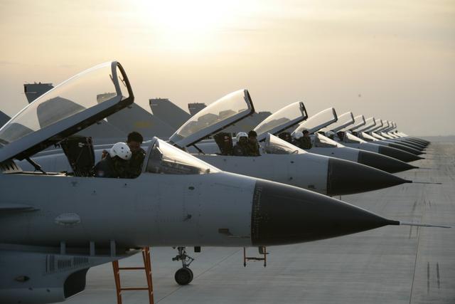 殲-10首飛，中國航空工業(yè)的里程碑事件，殲-10首飛，中國航空工業(yè)的輝煌里程碑