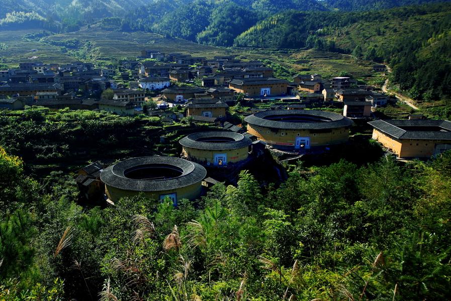 南靖土樓與永定土樓，哪個(gè)更值得一游？，南靖土樓與永定土樓，哪個(gè)更值得一游？對(duì)比解析指南