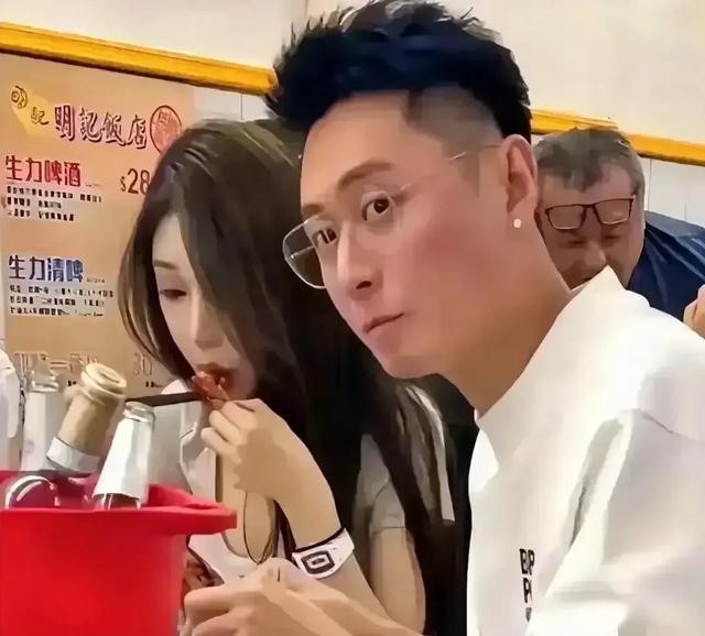 關(guān)于買超歷任女友的探討，買超歷任女友深度探討，情感歷程與關(guān)系解析