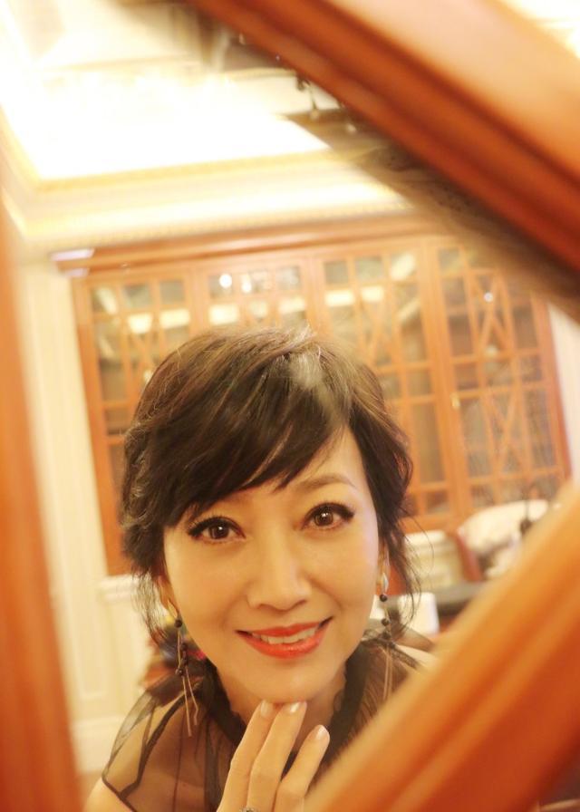 趙雅芝個人詳細簡歷，趙雅芝，演藝生涯的傳奇人生簡歷