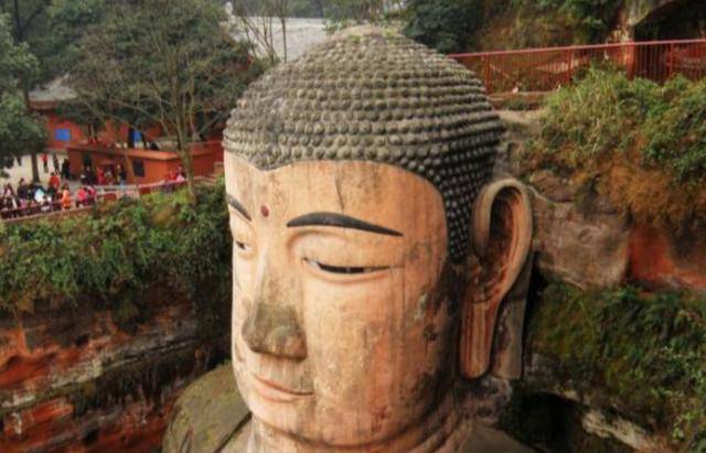 樂山大佛景區(qū)安全事故與旅游安全探討，樂山大佛景區(qū)安全事故分析與旅游安全策略探討