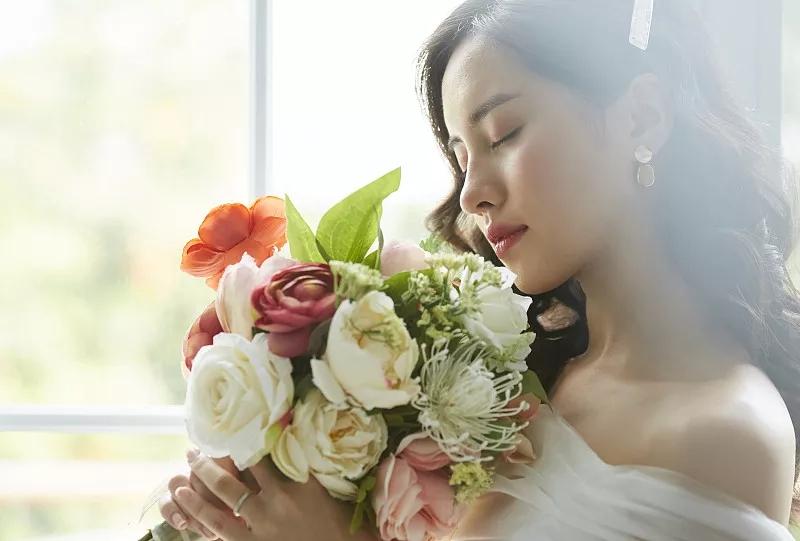 如何吸引男性目光，讓他對你上癮——深度解析女性魅力之道，深度解析女性魅力，吸引男性目光，讓其對你上癮的秘訣